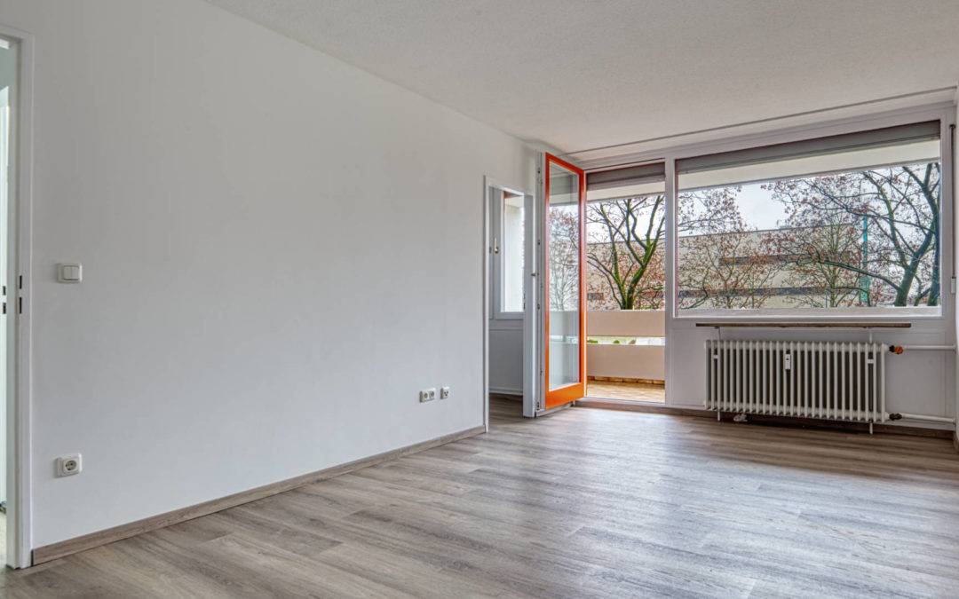 Erstbezug nach Renovierung: Schöne Wohnung mit Balkon und separater Küche